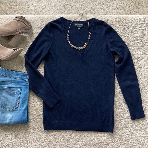 Banana Republic Sweaters - Banana Republic Filpucci V Neck Sweater